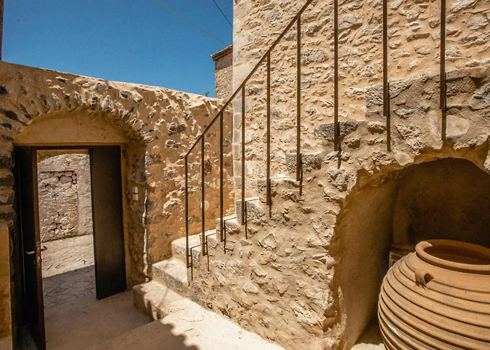 Hawk Tower Apartment - Pyrgos Towers Complex